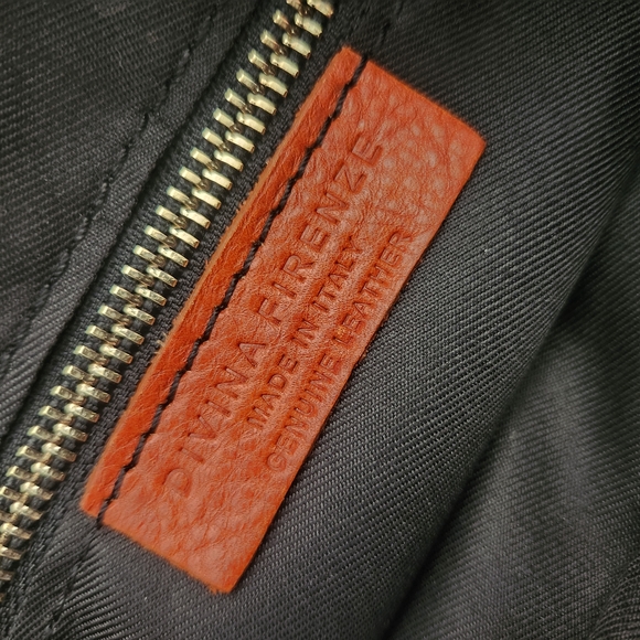 Elegant Orange Leather Crossbody Bag - Picture 7 of 9